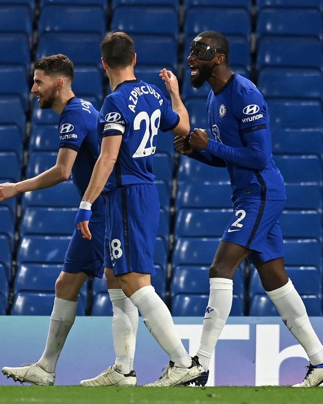 中超：上海海港4-0大胜深圳队