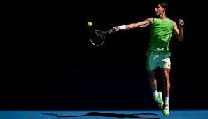 扑克里稳定打法怎么做（如何在扑克中保持稳健打法）