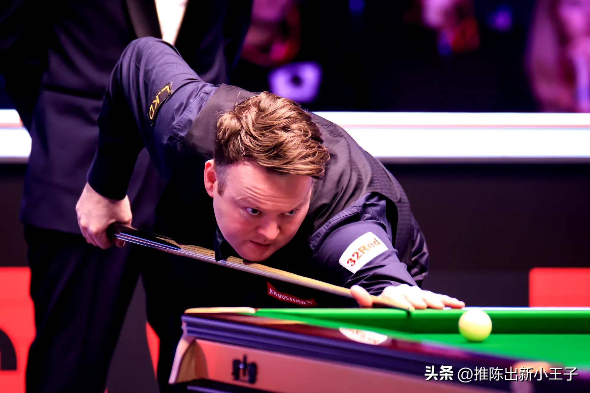 鲜明对比的 鲜明对比的